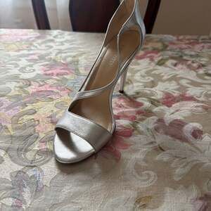 Nine West Silver Heels Sandals size 8.5